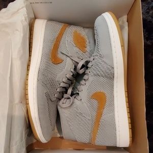 Air Jordan 1 Retro Hi Flyknit